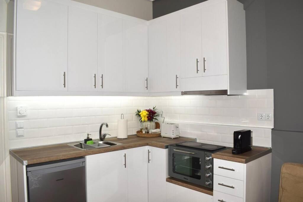 Kapa Central Apartment Каламата Экстерьер фото